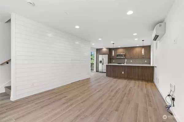 10048 Ravenna AVE NE #B, Seattle, WA 98125