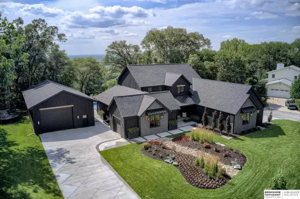 2100 Skyline Drive, Elkhorn, NE 68022