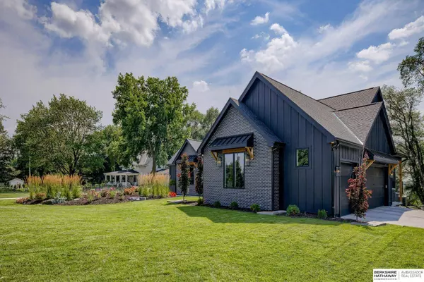 2100 Skyline Drive, Elkhorn, NE 68022