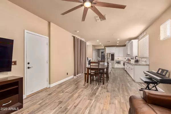 5261 E HOPI Avenue, Mesa, AZ 85206