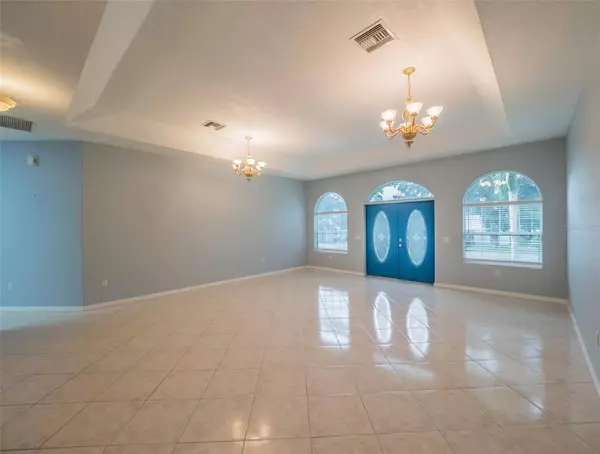 10421 CALLE DE FLORES DR, Clermont, FL 34711