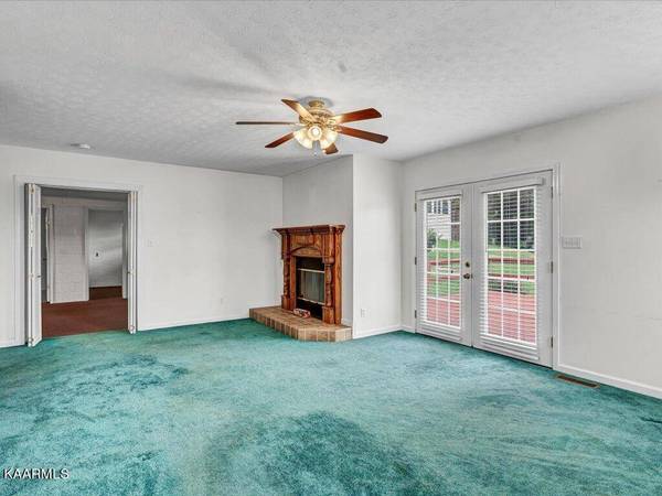 122 Slope DR, Bean Station, TN 37708