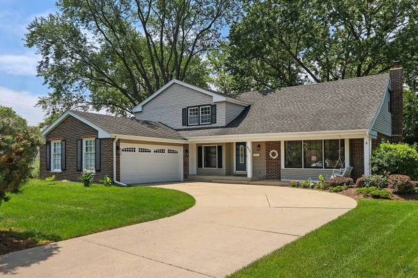 852 N Fairway DR, Palatine, IL 60067