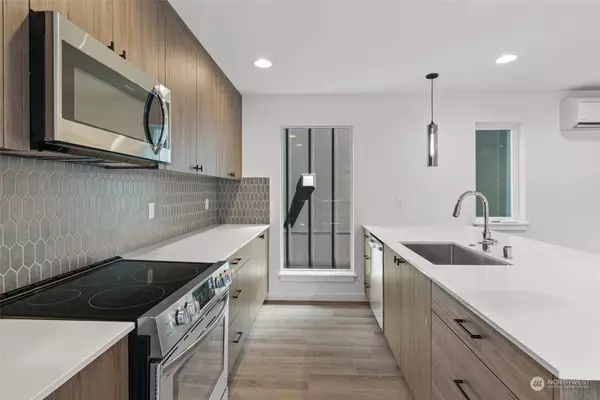 10048 Ravenna AVE NE #B, Seattle, WA 98125