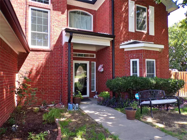 3740 Cove Meadow Lane, Fort Worth, TX 76123