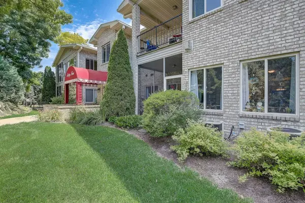 69 Cherokee Circle #104, Madison, WI 53704