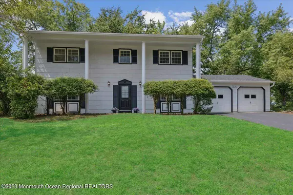 12 St Lawrence Way, Marlboro, NJ 07746