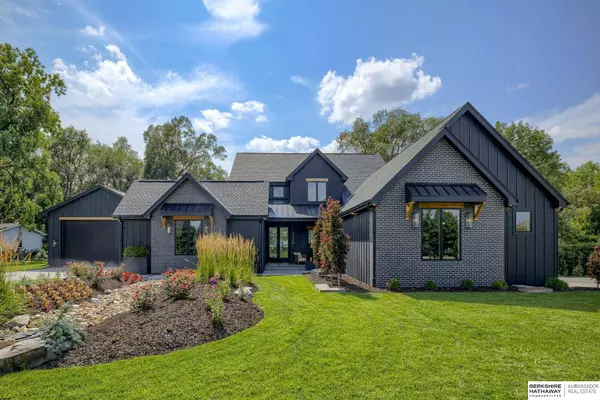 2100 Skyline Drive, Elkhorn, NE 68022