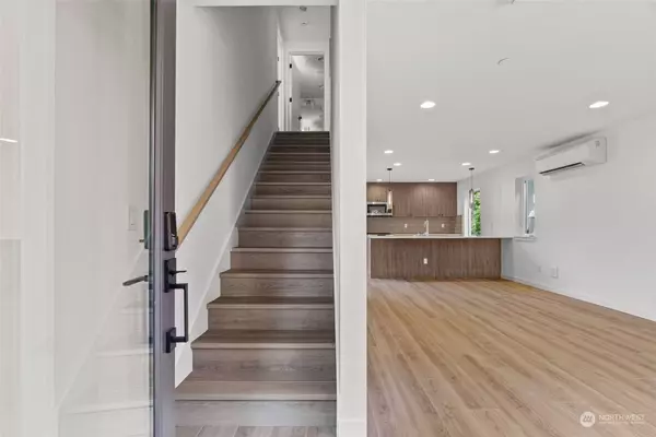 10048 Ravenna AVE NE #B, Seattle, WA 98125