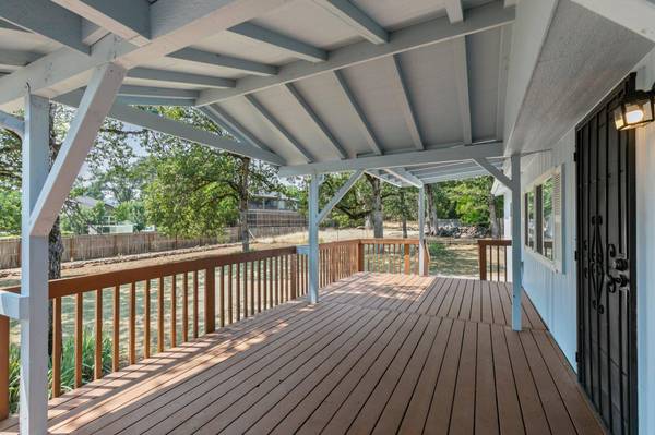 295 Walnut Ln, Shady Cove, OR 97539