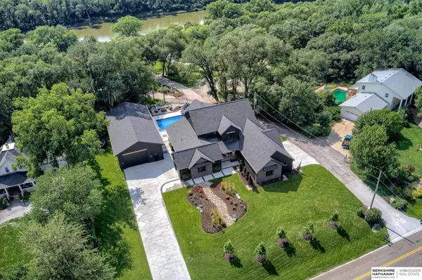 2100 Skyline Drive, Elkhorn, NE 68022