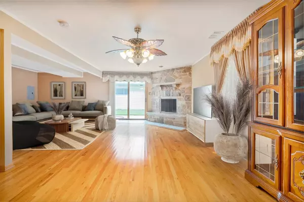 5943 S Kolmar Avenue, Chicago, IL 60629