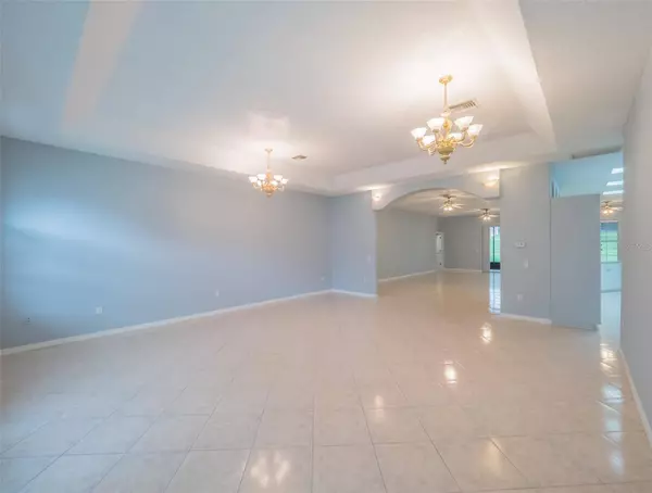 10421 CALLE DE FLORES DR, Clermont, FL 34711