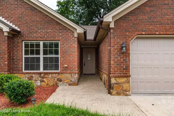 8249 Rachel Ln, Sellersburg, IN 47172