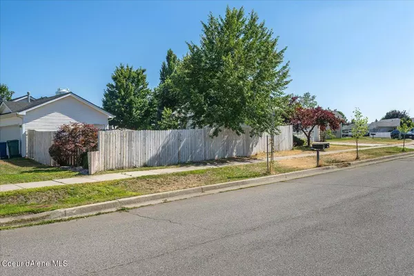 7694 N SWEET RIVER DR, Coeur D'alene, ID 83815