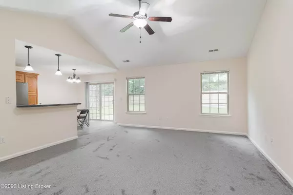 8249 Rachel Ln, Sellersburg, IN 47172