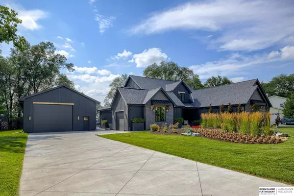 2100 Skyline Drive, Elkhorn, NE 68022