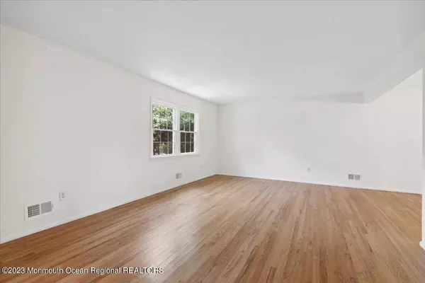 12 St Lawrence Way, Marlboro, NJ 07746