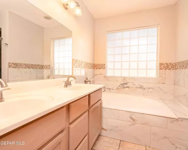 2112 Setting Sun Drive, El Paso, TX 79938