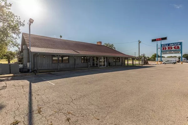 212 S Hickory Street, Abbott, TX 76621
