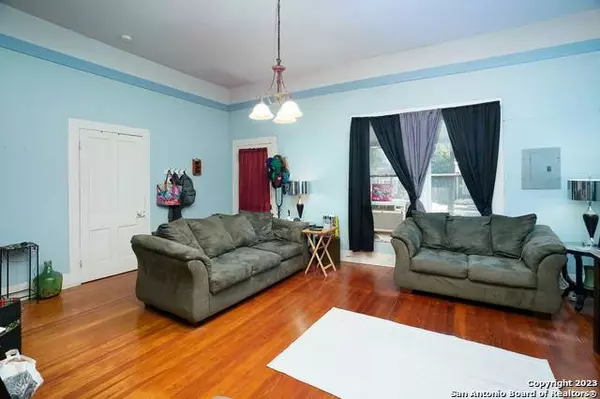 333 French Pl, San Antonio, TX 78212