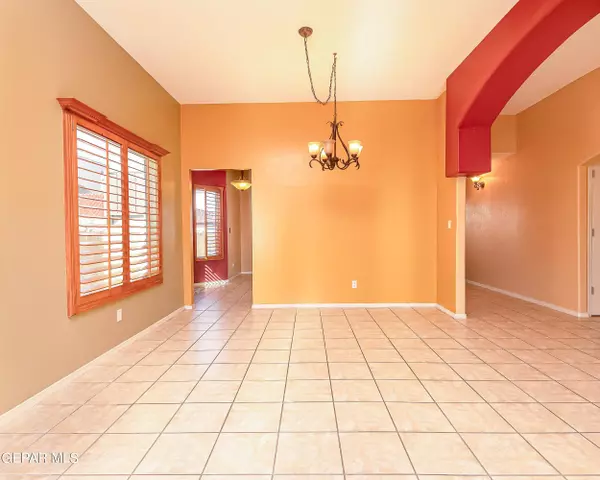 2112 Setting Sun Drive, El Paso, TX 79938