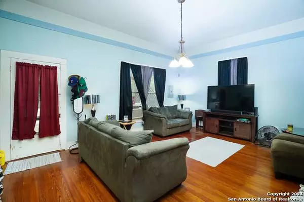 333 French Pl, San Antonio, TX 78212