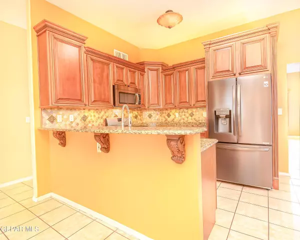 2112 Setting Sun Drive, El Paso, TX 79938