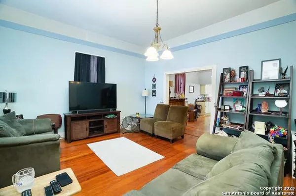 333 French Pl, San Antonio, TX 78212