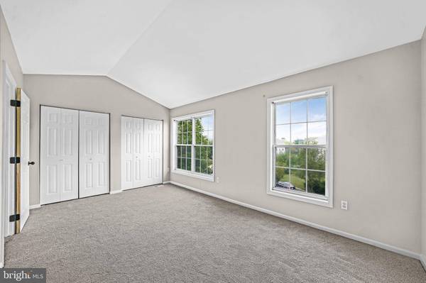 138 VERSAILLES CT, Newark, DE 19702