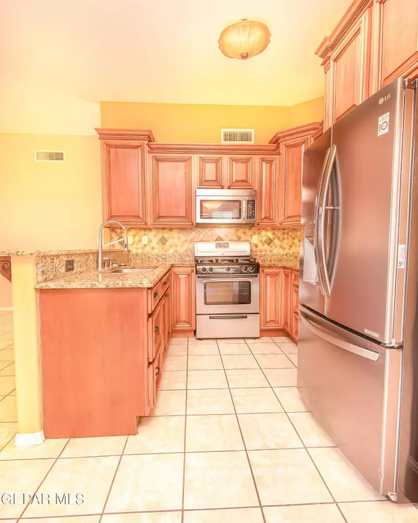 2112 Setting Sun Drive, El Paso, TX 79938
