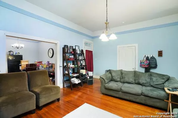 333 French Pl, San Antonio, TX 78212