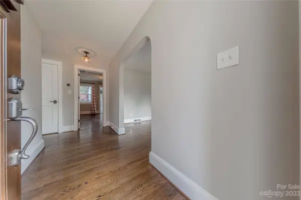 3908 Selwyn AVE, Charlotte, NC 28209