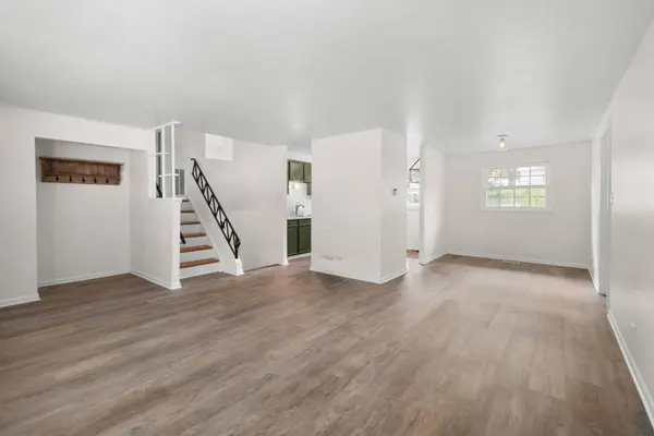 1323 Cabot Lane, Schaumburg, IL 60193