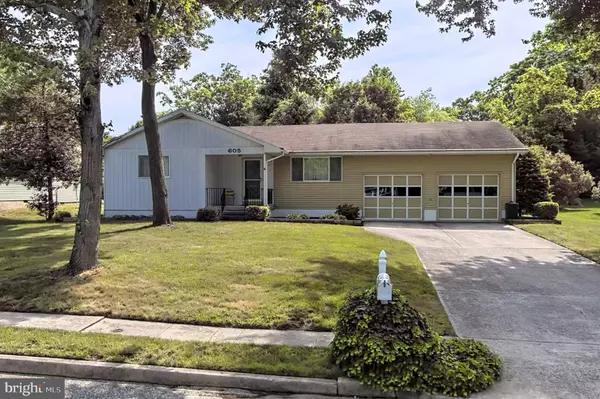 605 VASSAR AVE, Pitman, NJ 08071