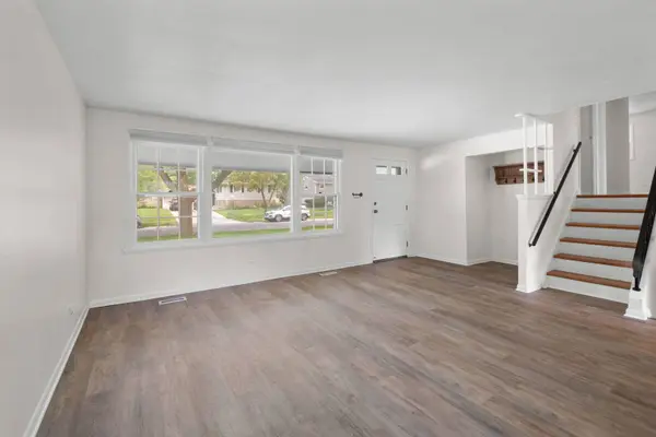 1323 Cabot Lane, Schaumburg, IL 60193