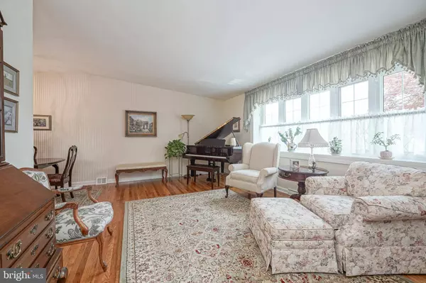 2918 GELENA RD, Philadelphia, PA 19152