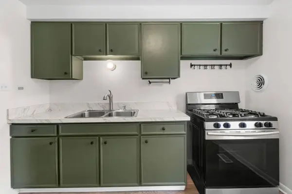 1323 Cabot Lane, Schaumburg, IL 60193