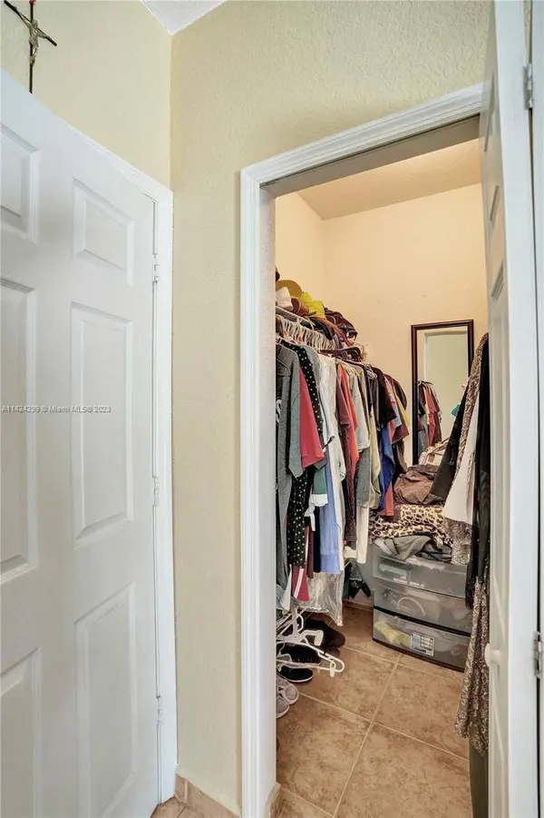 20016 NW 81st Path, Hialeah, FL 33015