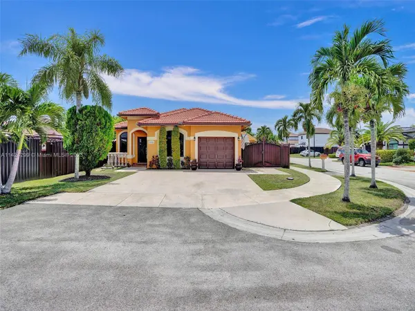 20016 NW 81st Path, Hialeah, FL 33015