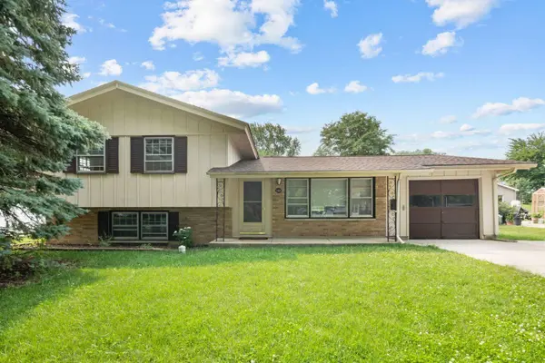 1323 Cabot Lane, Schaumburg, IL 60193