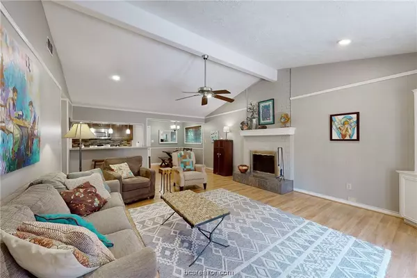 1208 Merry Oaks DR, College Station, TX 77840-2609