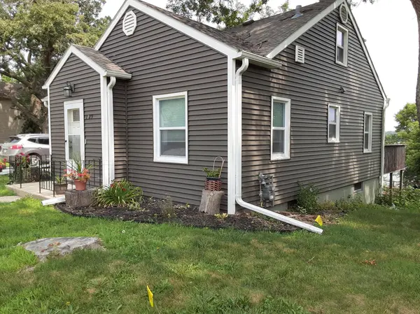 1019 Frank Hall DR, Albert Lea, MN 56007