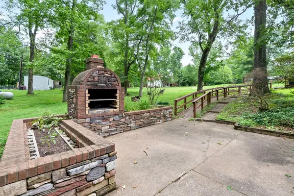 1387 West Rd, Clarksville, TN 37040