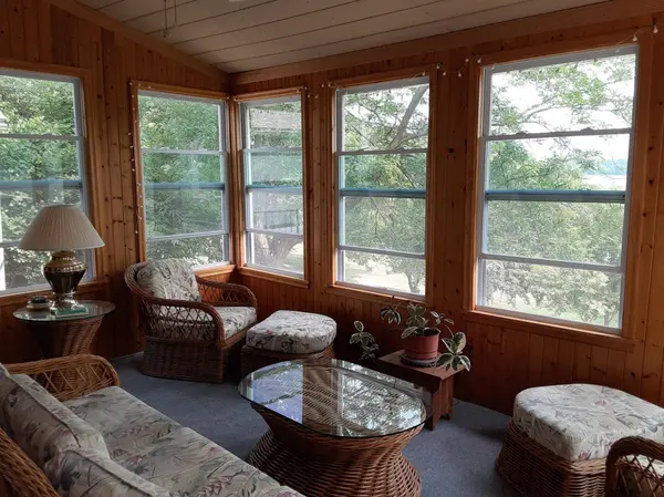 1019 Frank Hall DR, Albert Lea, MN 56007