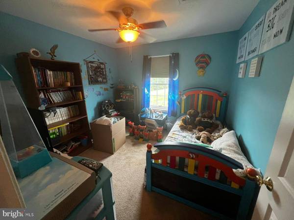 40 LOCUST RUN DR, York, PA 17404