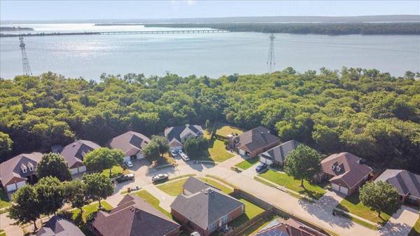 2707 Forest Lake Drive, Grand Prairie, TX 75052