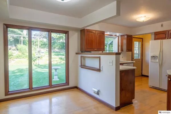 1935 S 37th Street, Omaha, NE 68105