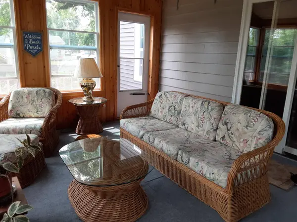 1019 Frank Hall DR, Albert Lea, MN 56007