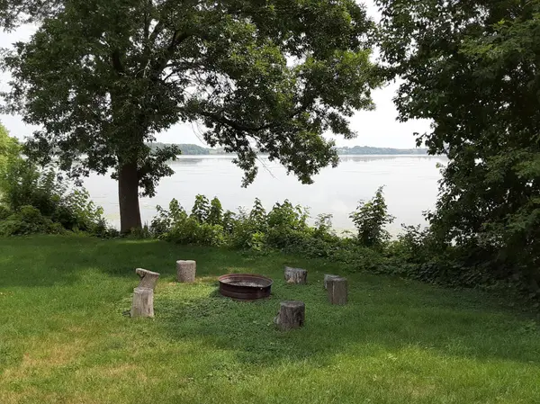 1019 Frank Hall DR, Albert Lea, MN 56007